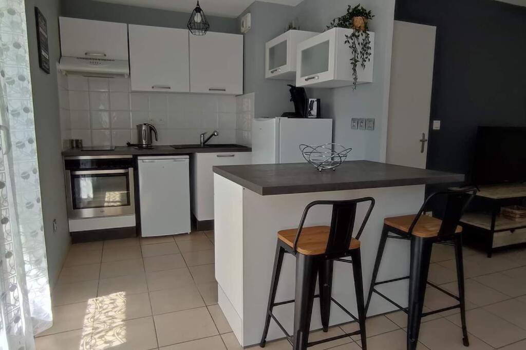 Superbe En Avec Piscine. Appartement *